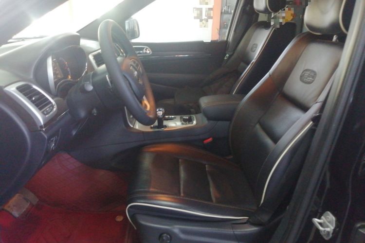 Used Jeep Grand Cherokee 2015 3.6L Luxury Navigation Edition Left Front Seat