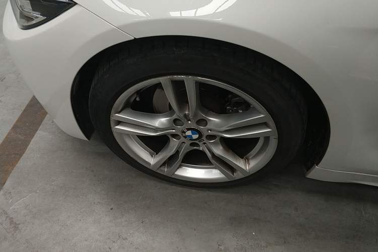 Used BMW 4 Series 2017 425i Gran Coupe Luxury M Sport Package Left Front Wheel Hub