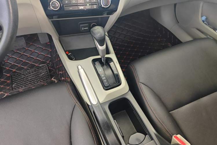 Used Honda Civic 2014 1.8L automatic comfort version Gear Lever