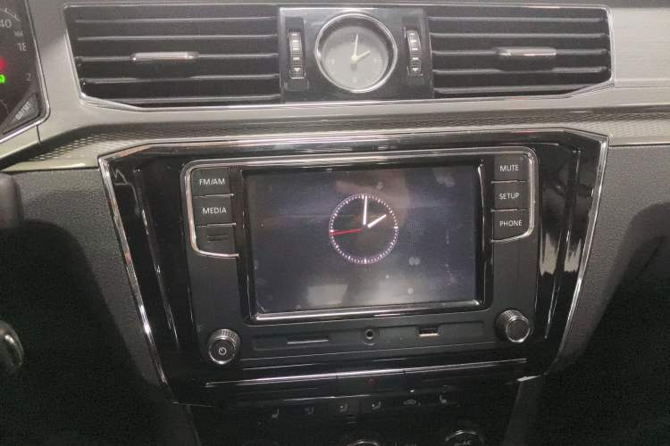 Used Volkswagen Passat 2016 330TSI DSG Luxury Edition Audio And AC Panel