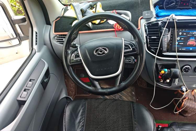 Used SAIC MAXUS Xintu V80 2021 2.0T Manual Classic Aoyuntong Short Wheelbase Mid-Roof 5/6-Seater