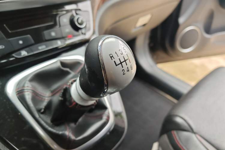 Used Haval H6 2014 Sport Version 1.5T Manual Two-Wheel Drive Elite Edition Gear Lever