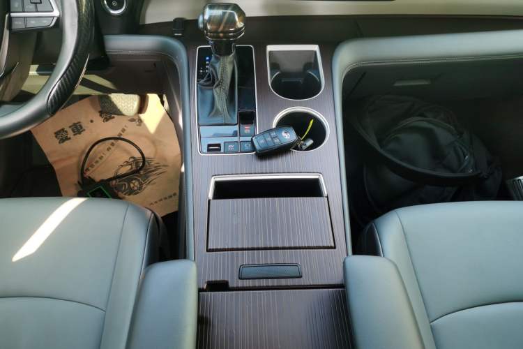 Used Toyota Granvia 2024 2.5L Hybrid Comfort Edition