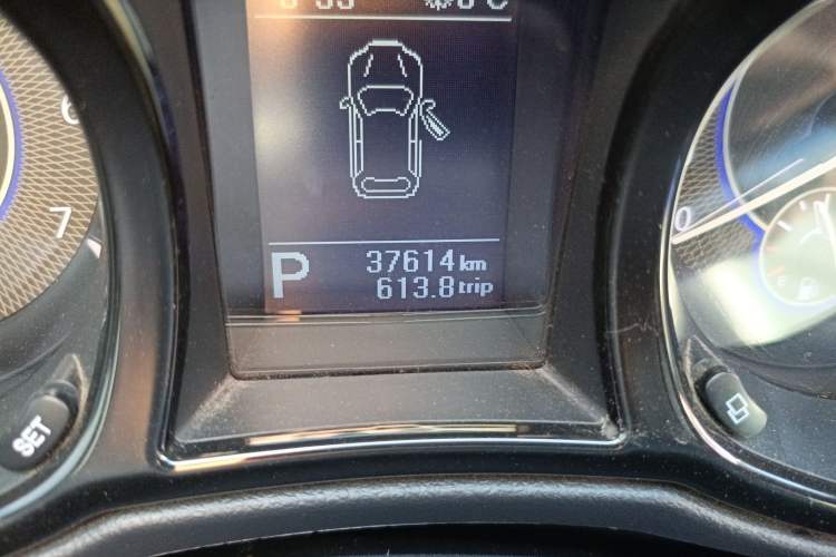 Used JMC Yusheng S350 2016 2.0T Automatic Two-Wheel Drive Gasoline Luxury Version with Sunroof 5 Seats