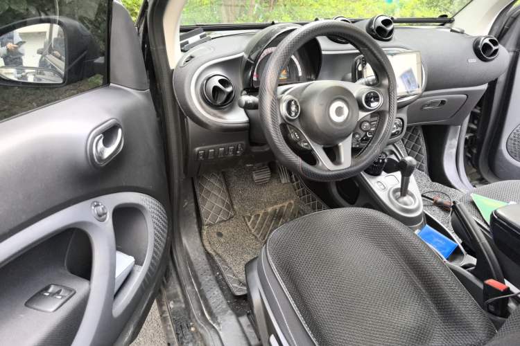 Used smart fortwo 2015 1.0L 52 kW Hardtop Passion Edition
