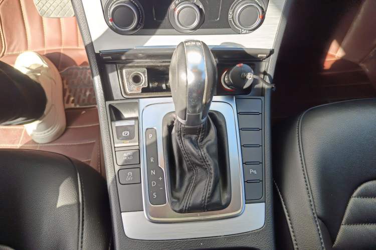 Used Volkswagen Magotan 2016 1.8TSI Smart Comfort Model Gear Lever