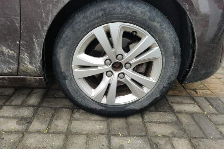 Used Peugeot 408 2014 1.8L Manual Leading Edition Right Front Wheel Hub