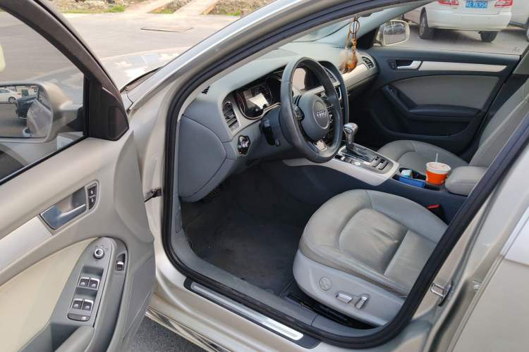 Used Audi A4L 2016 35 TFSI Collector's Edition Automatic Standard Model
