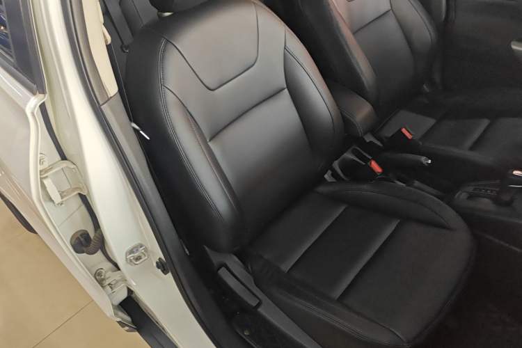 Used Nissan Kicks 2020 1.5L XL CVT Cool Enjoyment Edition Right Front Seat