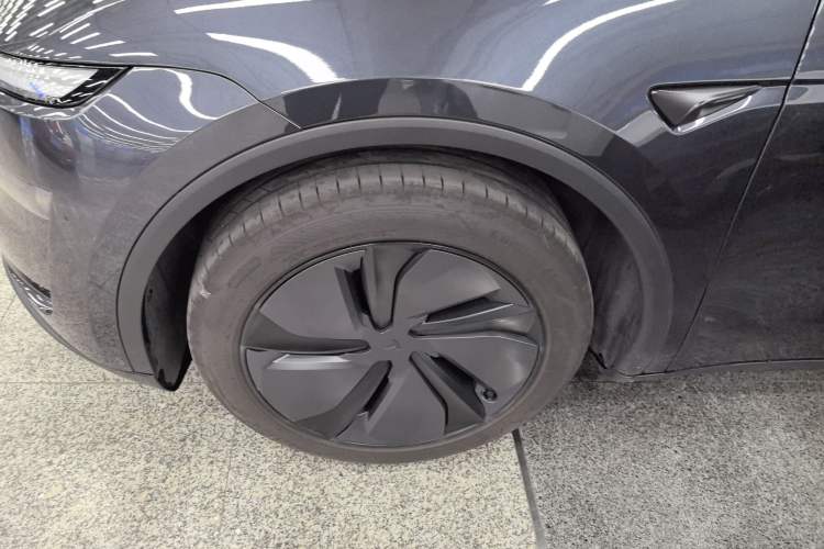 Used Tesla Model Y 2025 Rear-Wheel-Drive Version
