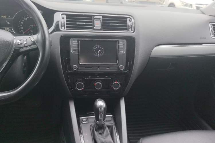 Used Volkswagen Sagitar 2017 230TSI Automatic Comfort Version
