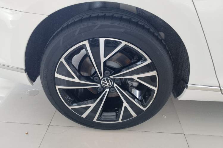 Used Volkswagen Magotan 2020 330TSI DSG Luxury Edition Right Rear Wheel Hub