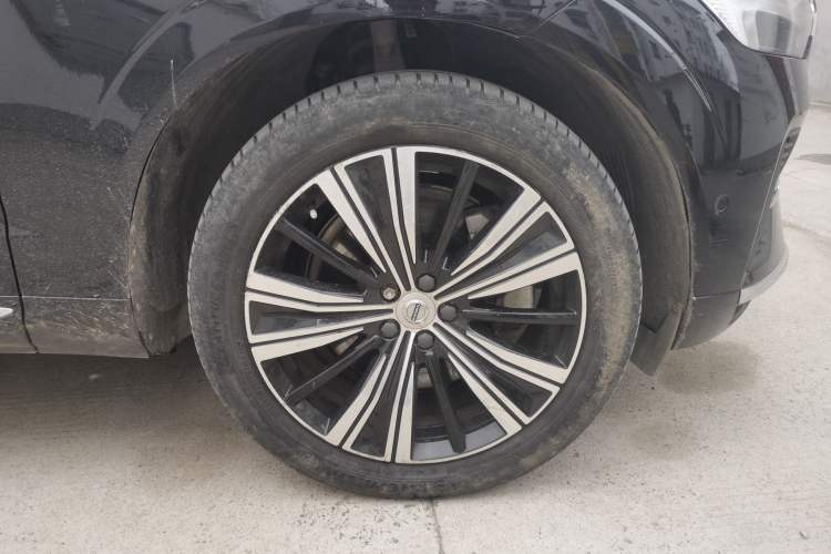 Used Volvo XC60 New Energy 2022 T8 Plug-in Hybrid All-Wheel Drive Smart Luxury Edition Right Front Wheel Hub