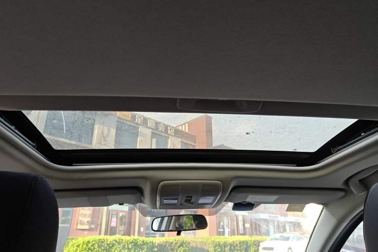 Used Mazda 3 Axela 2016 Sedan 1.5L Automatic Luxury Model
