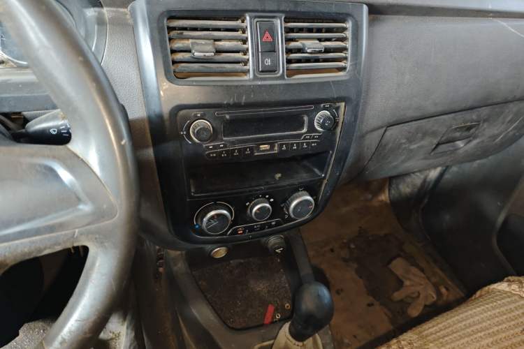 Used Wuling Rongguang V 2016 1.5L Standard Version
