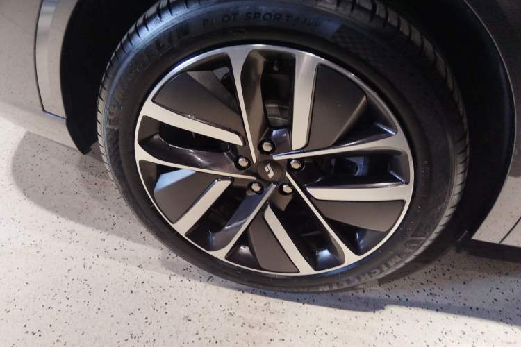 Used Li Auto L9 2024 Ultra Model Right Rear Wheel Hub