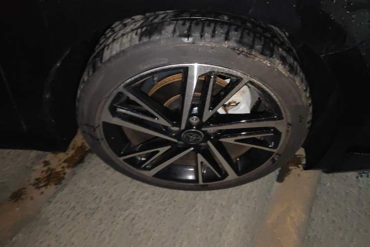 Used Toyota Camry 2024 Dual-Motor 2.0HS Sport Edition Right Front Wheel Hub