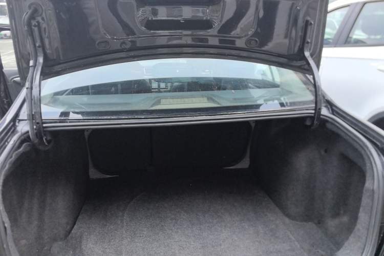 Used Volkswagen Lavida 2013 Restyled Classic 1.6L Manual Comfort Edition Trunk