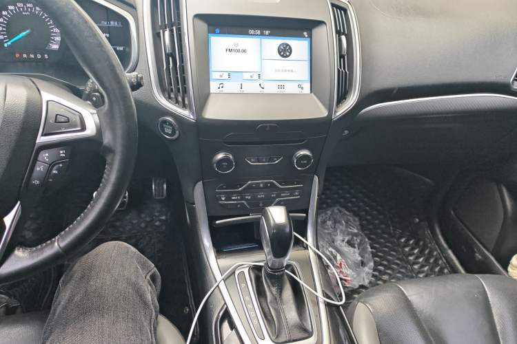 Used Ford Edge 2017 EcoBoost 245 Two-Wheel-Drive Sporty 7-Seater Audio And AC Panel