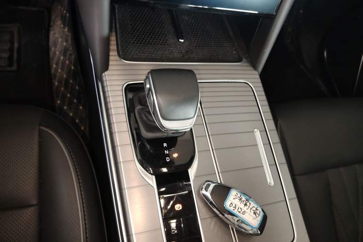 Used Hongqi HS7 PHEV 2024 2.0T PHEV Four-Wheel Drive Flagship Edition 7 Seats
