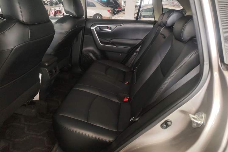 Used Toyota RAV4 2021 2.0L CVT Two-Wheel Drive Fashion Edition