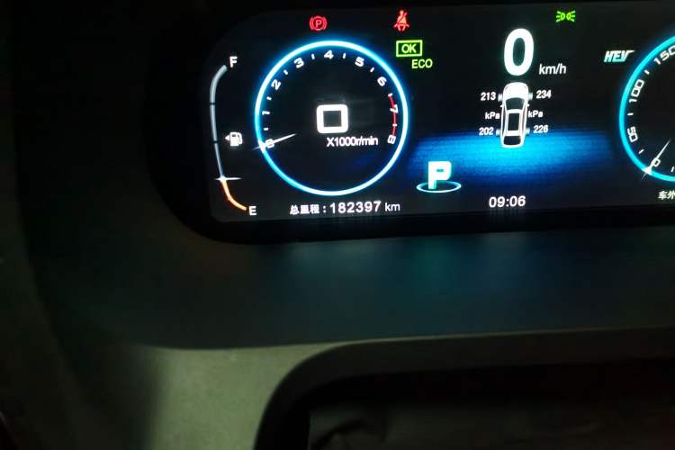 Used BYD Tang New Energy 2015 2.0T Four-Wheel-Drive Flagship Model
