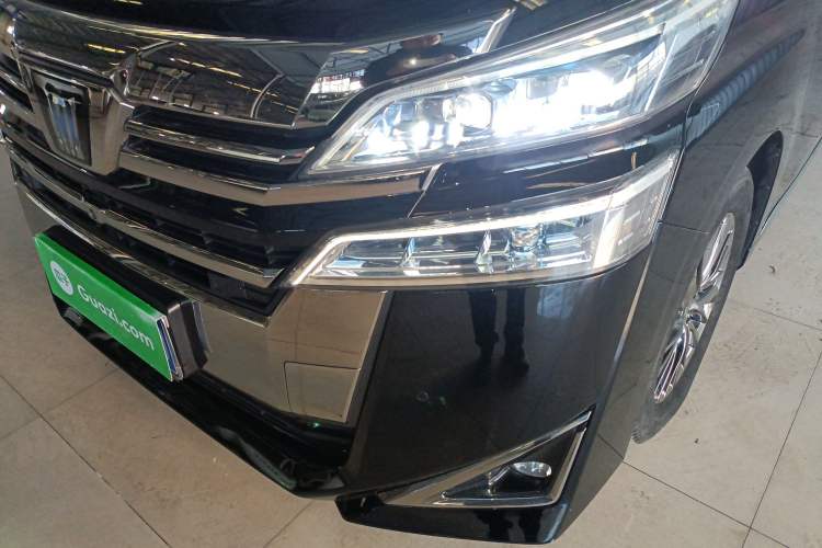 Used Toyota Vellfire 2021 Crown Dual-Engine 2.5L HV Prestige Edition
