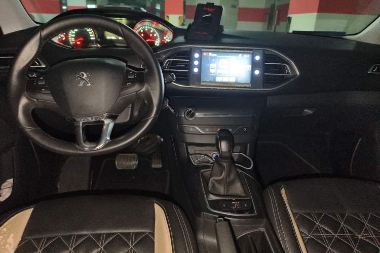 Used Peugeot 308S 2015 1.2T Automatic Jingchi Edition Center Console