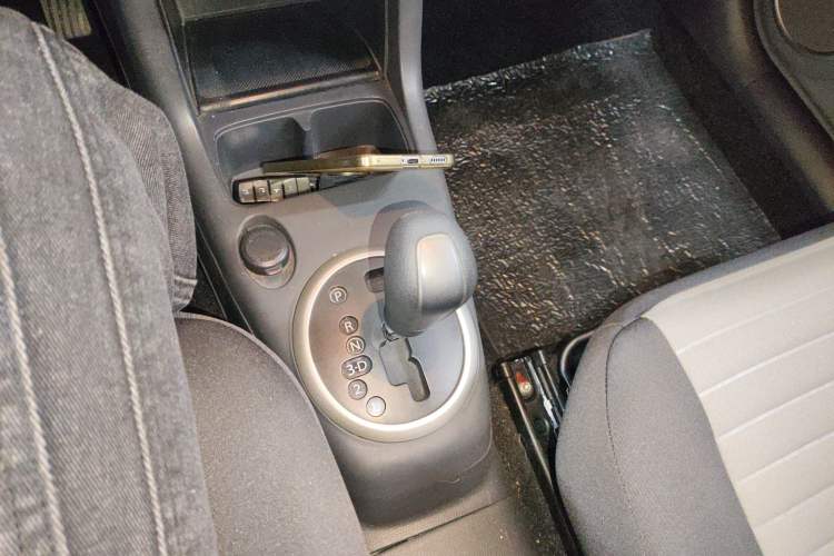 Used Suzuki Swift 2014 1.5L Automatic Fashion Edition Gear Lever