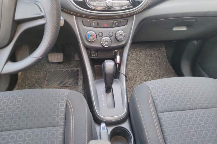 Used Chevrolet Trax 2018 330T Automatic Two-Wheel Drive Elite Model Gear Lever