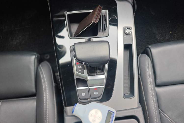 Used Audi Q5L 2021 40 TFSI Fashion Dynamic Model Gear Lever