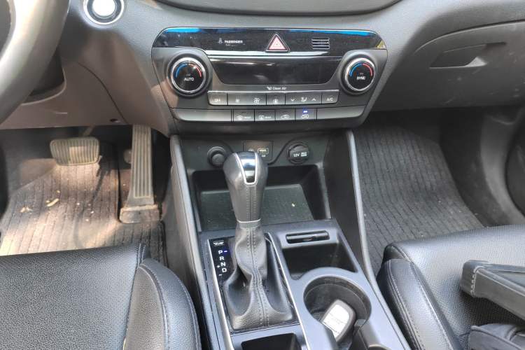 Used Hyundai Tucson 2018 1.6T Dual-Clutch Two-Wheel Drive 15th Anniversary Special Edition