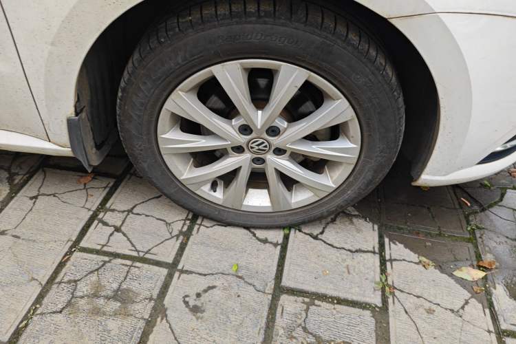 Used Volkswagen Lavida 2017 1.6L Manual Comfort Edition Right Front Wheel Hub