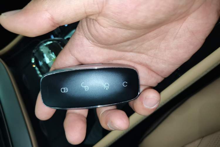 Used Denza D9 2024 DM-i 970 Luxury Model
