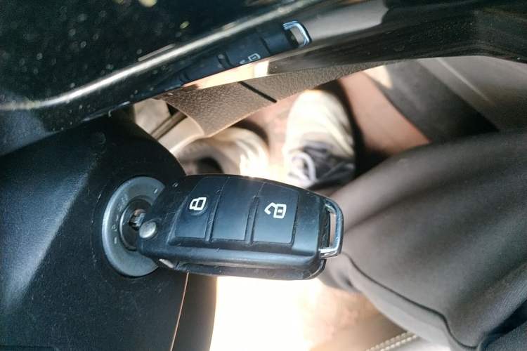 Used Isuzu D-MAX 2019 2.5T Two-Wheel Drive Manual Flagship Version China VI Emission Standard Extended Length JE4D25Q6A
