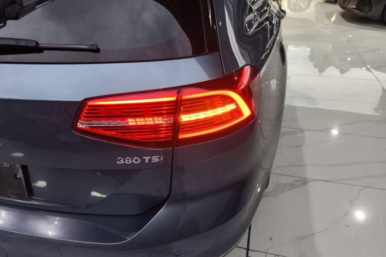 Used Volkswagen Variant 2018 380TSI Two-Wheel Drive Comfort Edition
