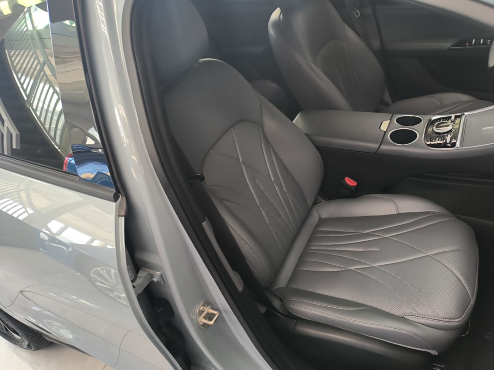 Geely Galaxy L6 2025 EM-i 140km Explorer+ Edition — снимка 19