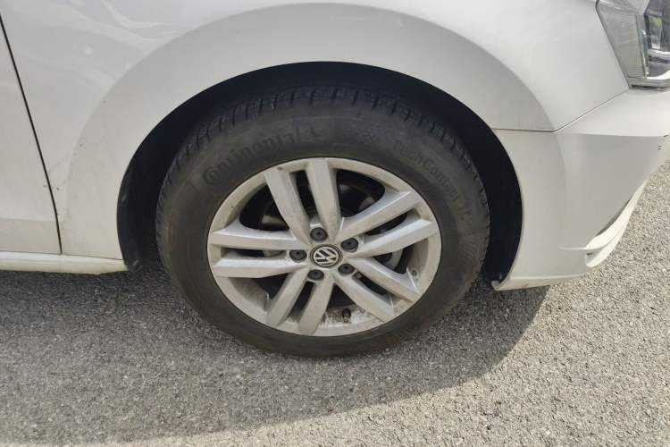 Used Volkswagen Jetta 2017 1.5L Automatic Comfort Model Right Front Wheel Hub