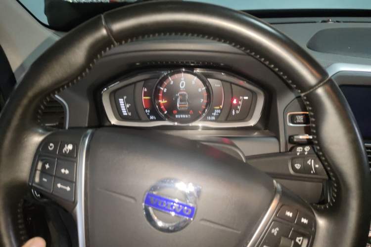 Used Volvo XC60 2017 T5 AWD Smart Upgrade Edition Instrument Cluster