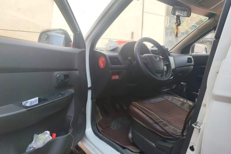 Used Wuling Hongguang 2015 1.5L S Basic Version China V Standard Driver Seat