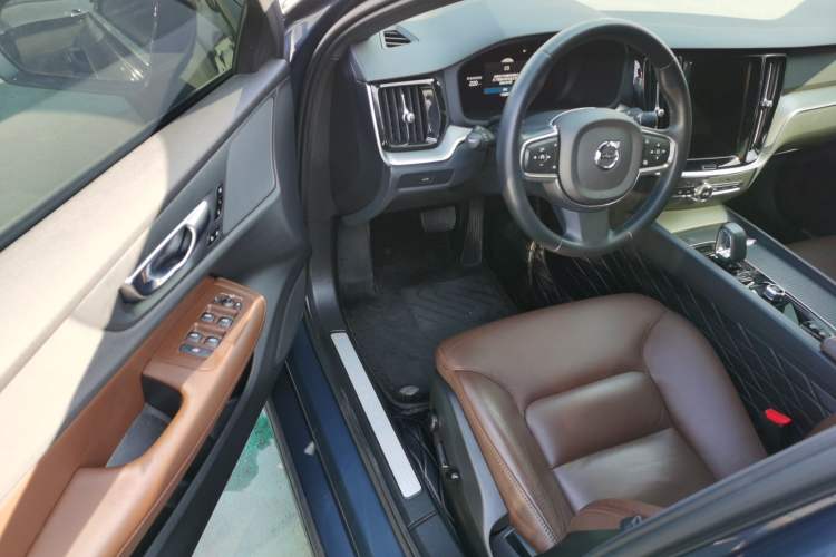 Used Volvo S60 2023 B4 Zhiyi Luxury Edition