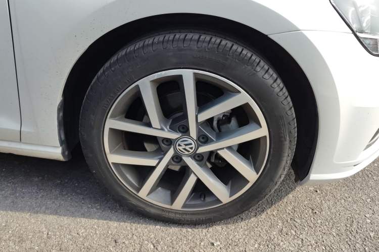 Used Volkswagen Golf 2019 280TSI DSG Luxury Version China V Standard Right Front Wheel Hub