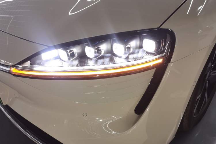 Used Hima Luxeed S7 2025 855 km Max Left Front Headlight