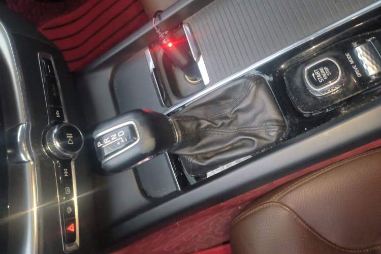 Used Volvo XC60 2019 T5 4x4 Smart Edition China VI Standard
