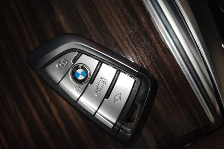 Used BMW 5 Series 2022 Updated 530Li Leading Edition Luxury Package Vehicle Key