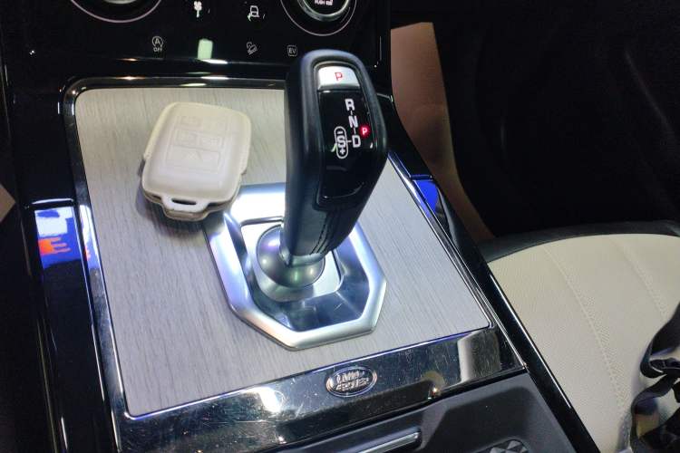 Used Land Rover Range Evoque New Energy 2023 Aurora L P300e Plug-in Hybrid Electric Version Gear Lever
