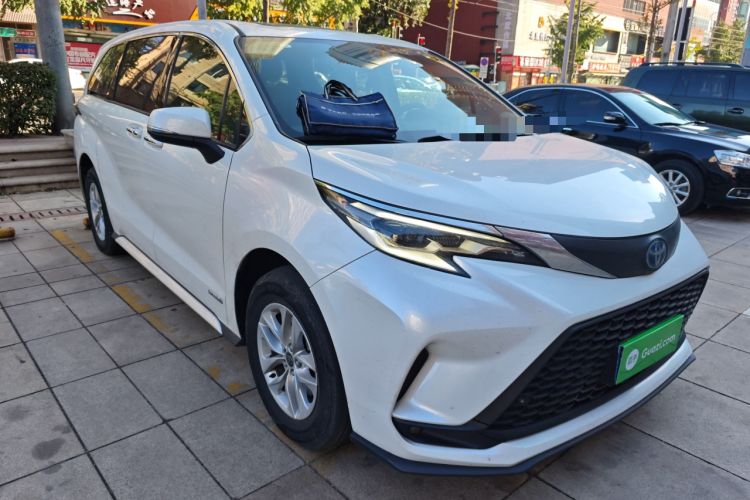 Used Toyota Granvia 2023 2.5L Hybrid Comfort Edition Front Right 45 Deg