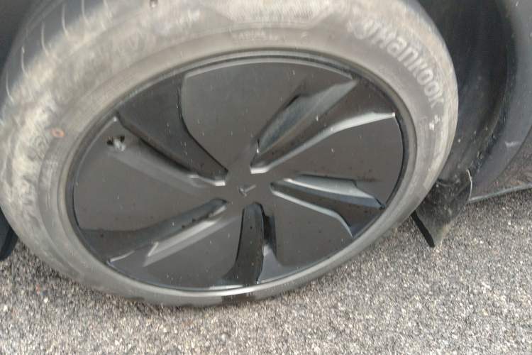 Used Tesla Model Y 2025 Long-Range All-Wheel-Drive Version