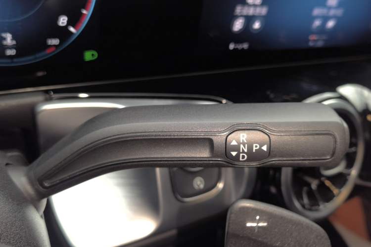 Used Mercedes-Benz GLB 2022 Second Facelift GLB 200 Dynamic Edition Gear Lever