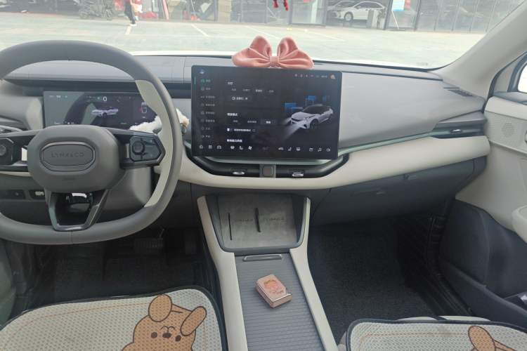 Used Lynk & Co 06 EM-P 2023 EM-P 126 Long-Range Halo Audio And AC Panel